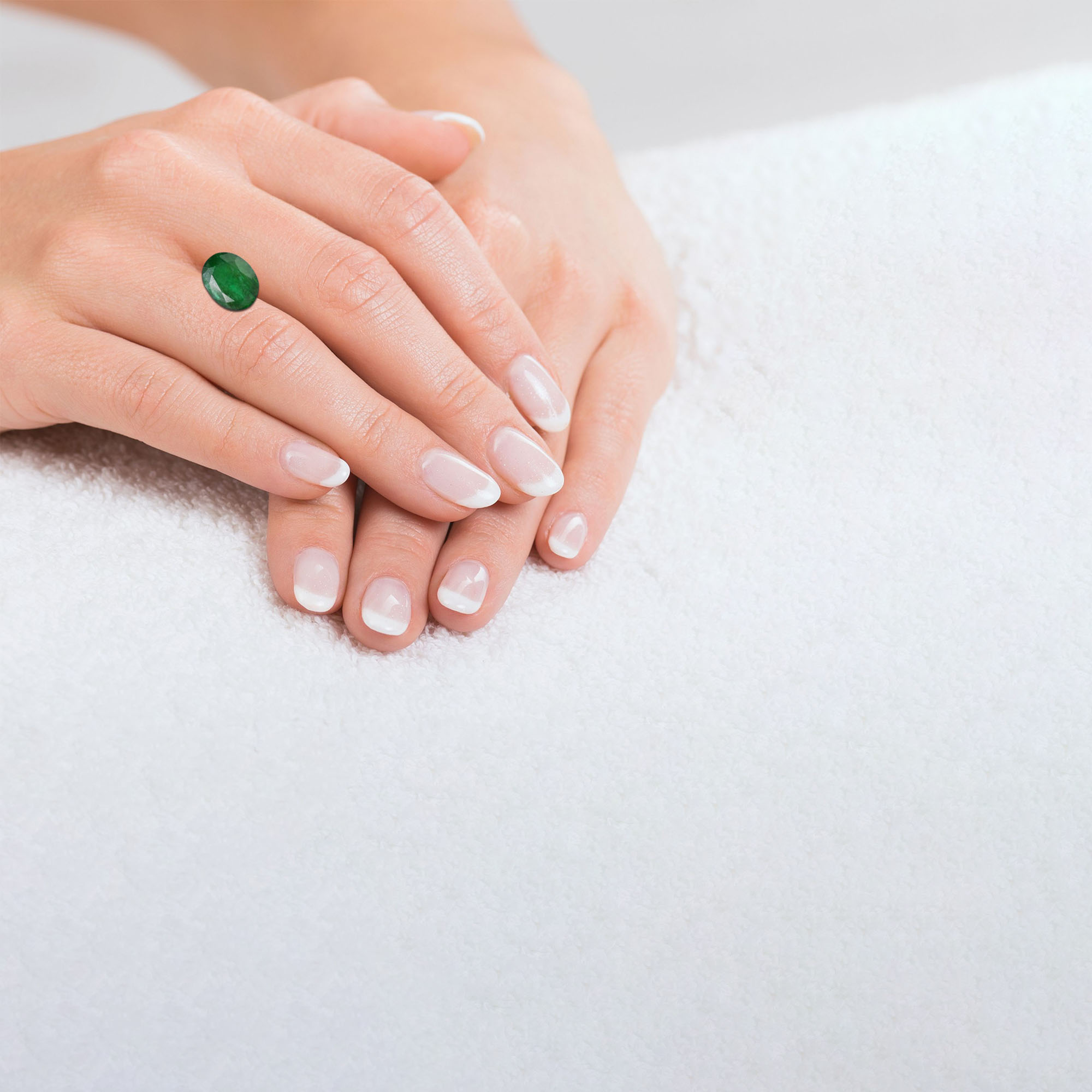 Emerald · Oval thumbnail