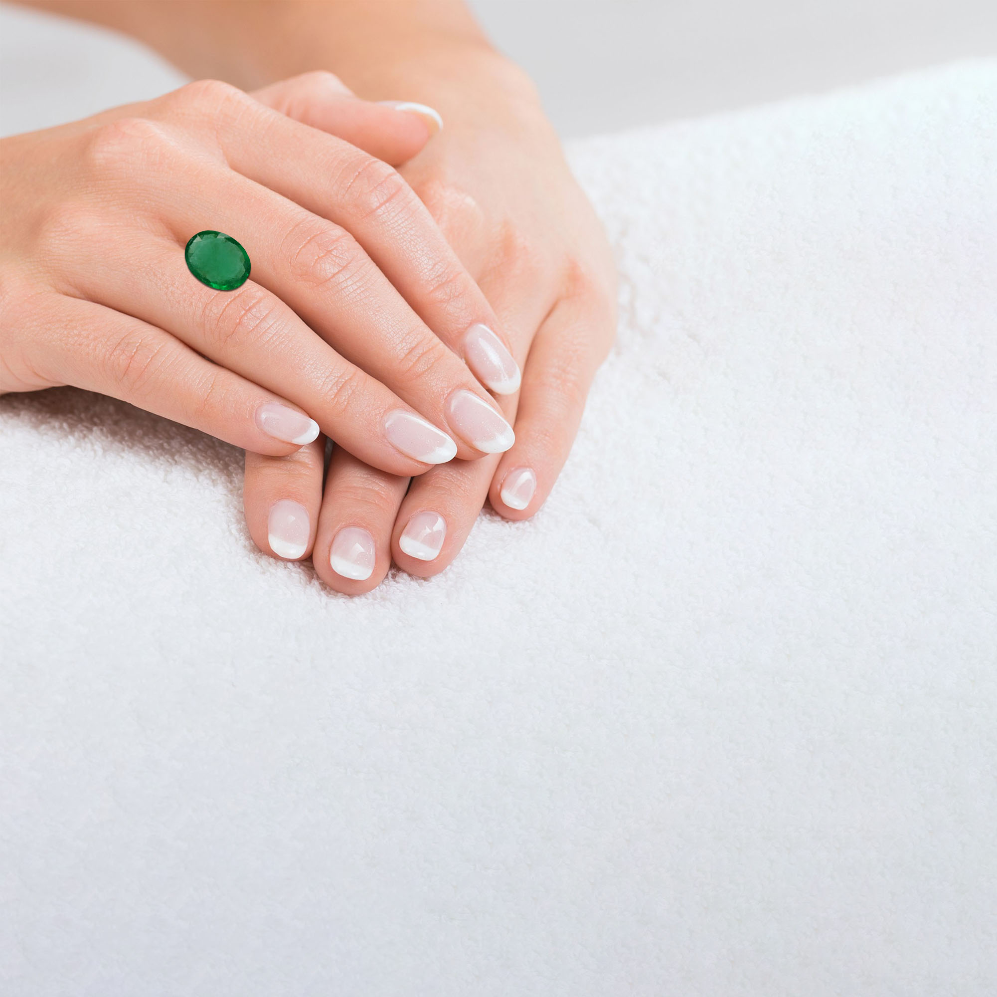 Emerald · Oval thumbnail