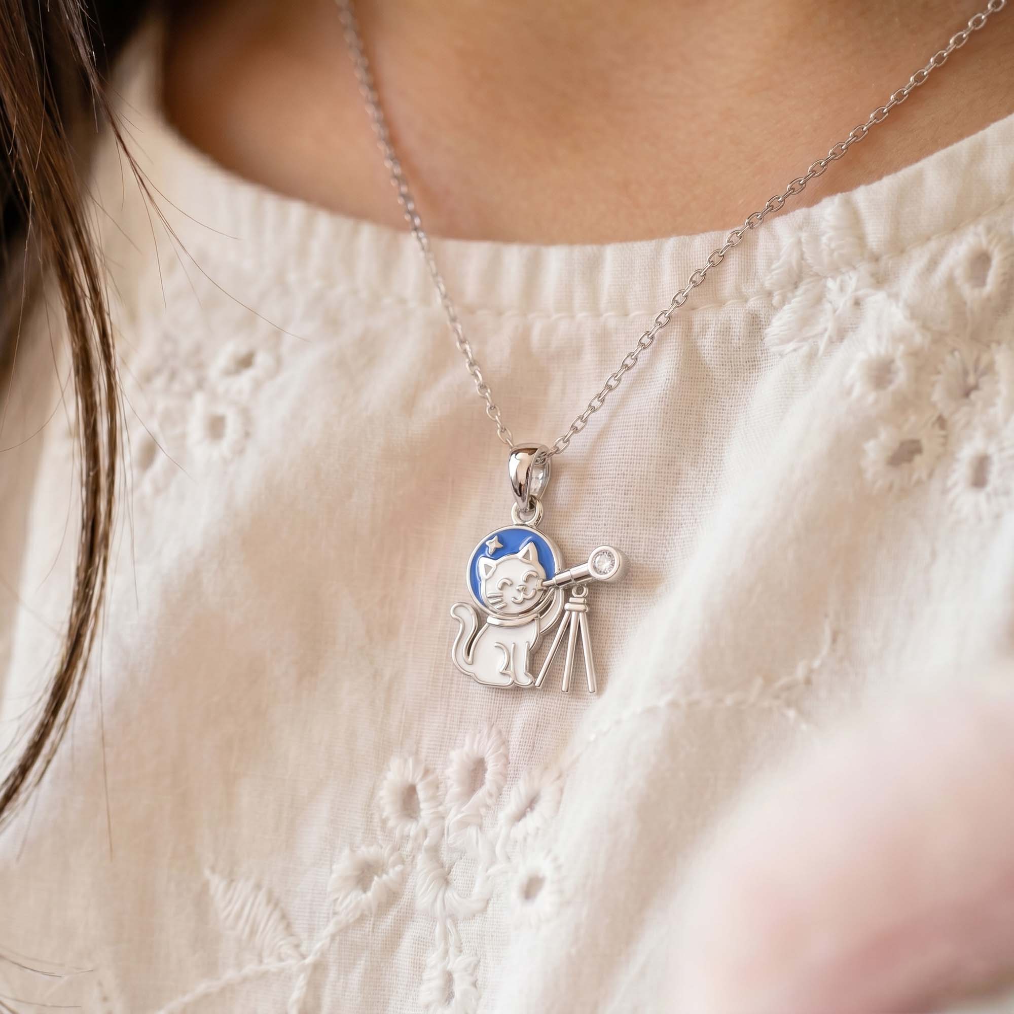 Kids Pendant in 18K White Gold with Lab grown diamond thumbnail