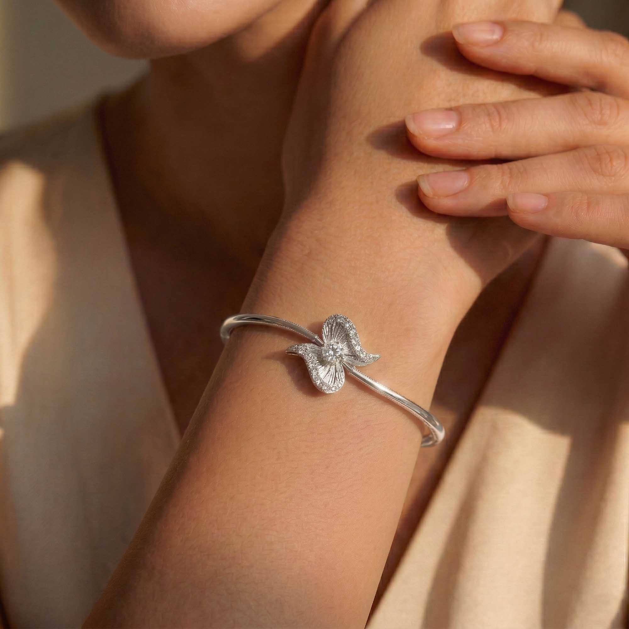 Diamond Bangle in 18K White Gold with Lab grown diamond thumbnail