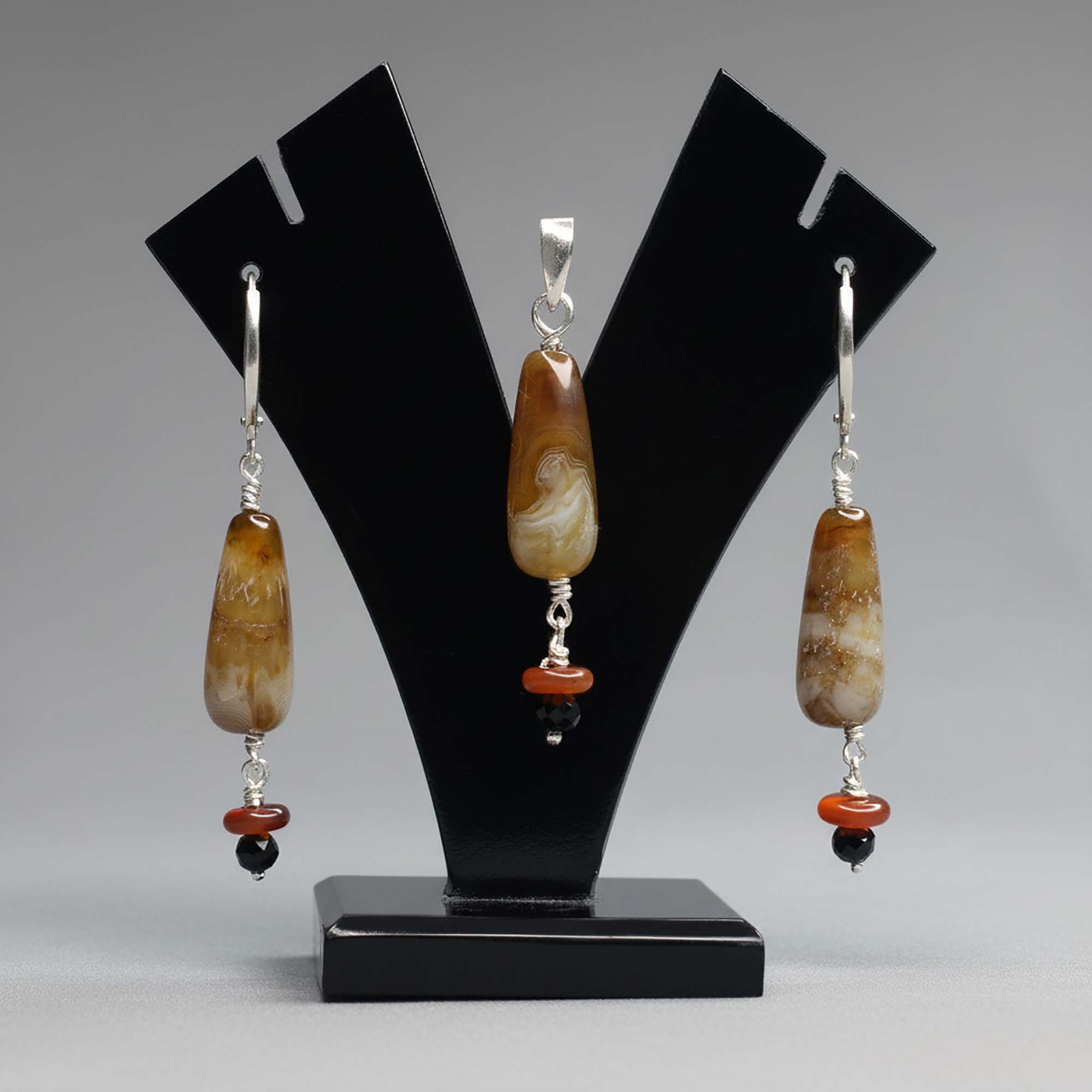 Aqeeq Earrings with Pendant Set in Silver (Design K3-5) thumbnail