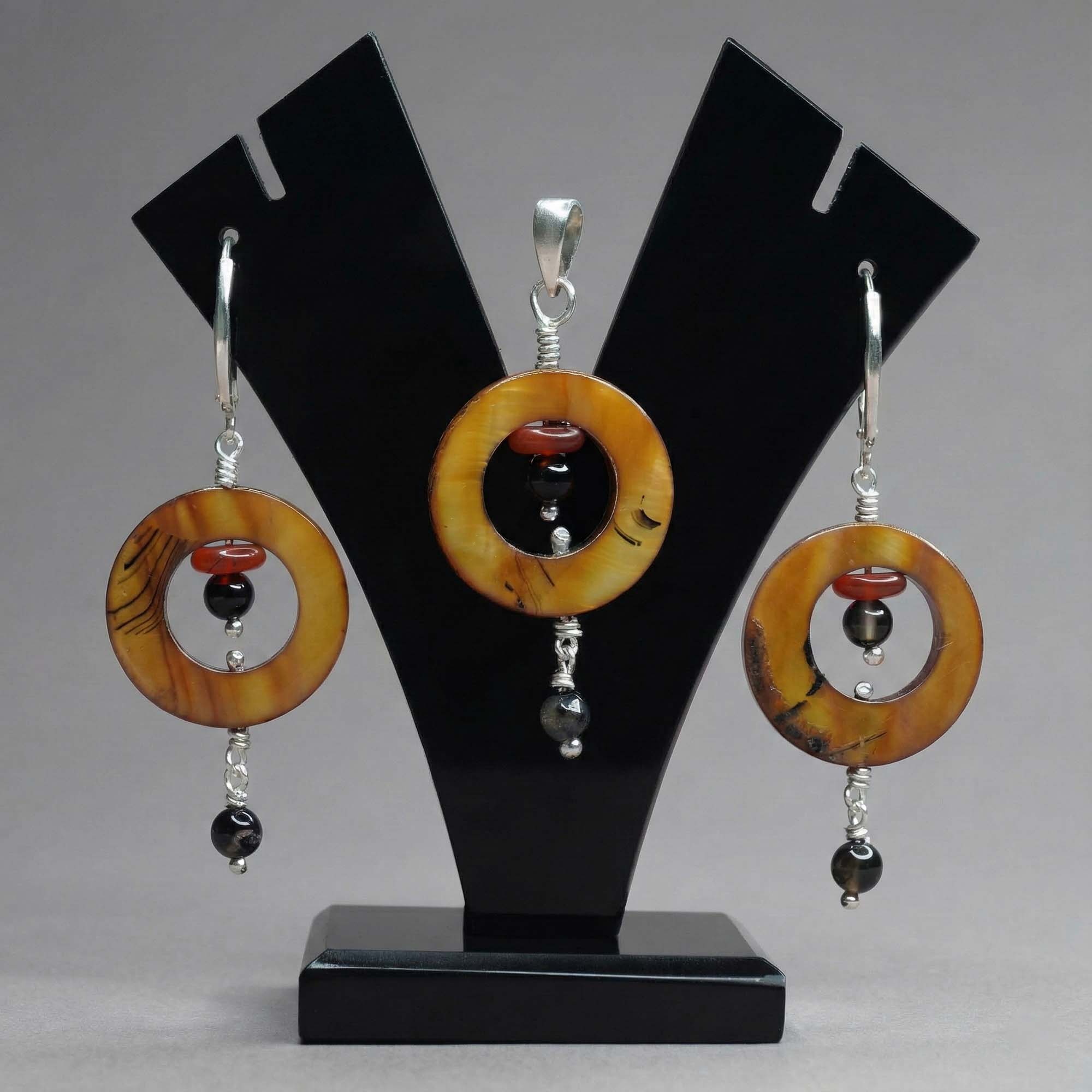 Mother of Pearl with Aqeeq Earrings with Pendant Set in Silver (Design K3-11) thumbnail