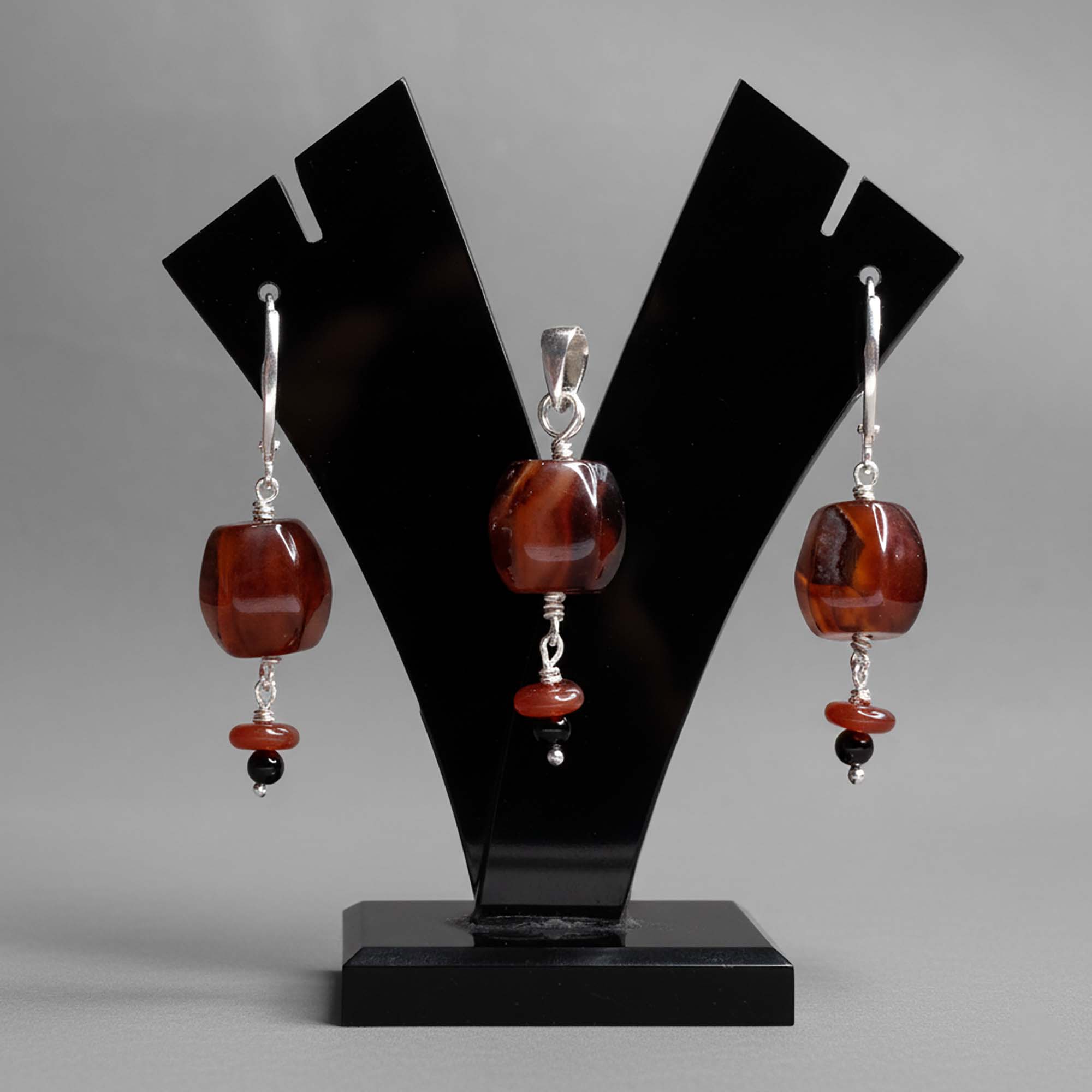 Aqeeq Earrings with Pendant Set in Silver (Design K3-54) thumbnail