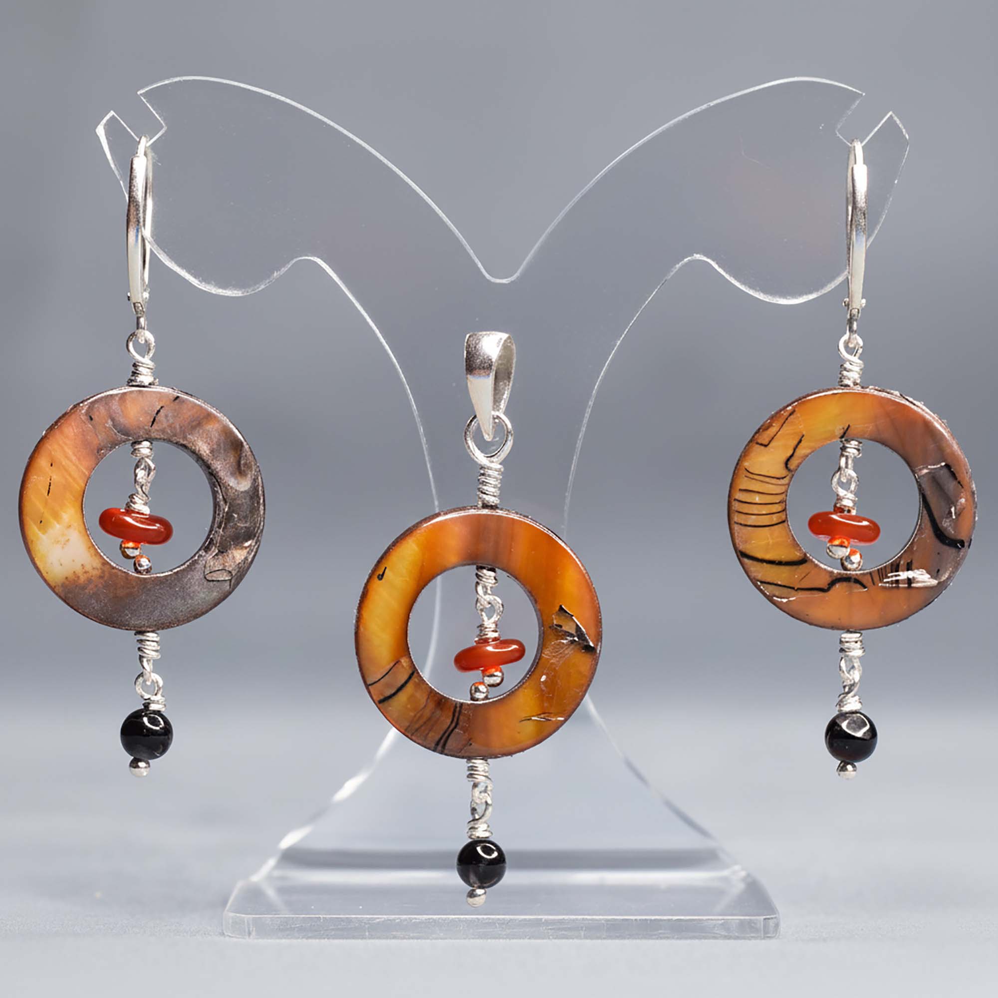 Mother of Pearl with Aqeeq Earrings with Pendant Set in Silver (Design K3-61) thumbnail