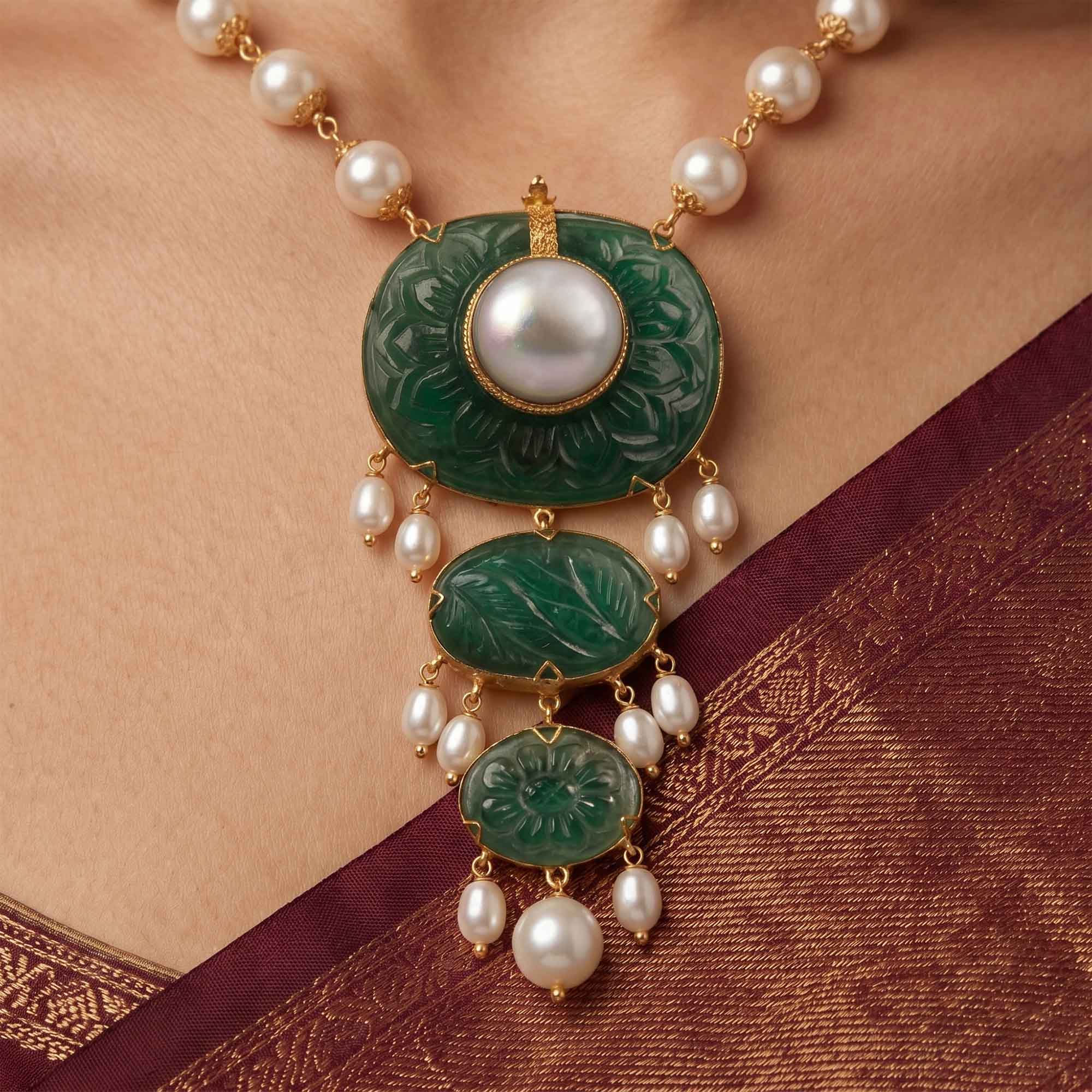 Emerald Antique Necklace and Earring Set in 22K Yellow Gold – 15.67 g thumbnail